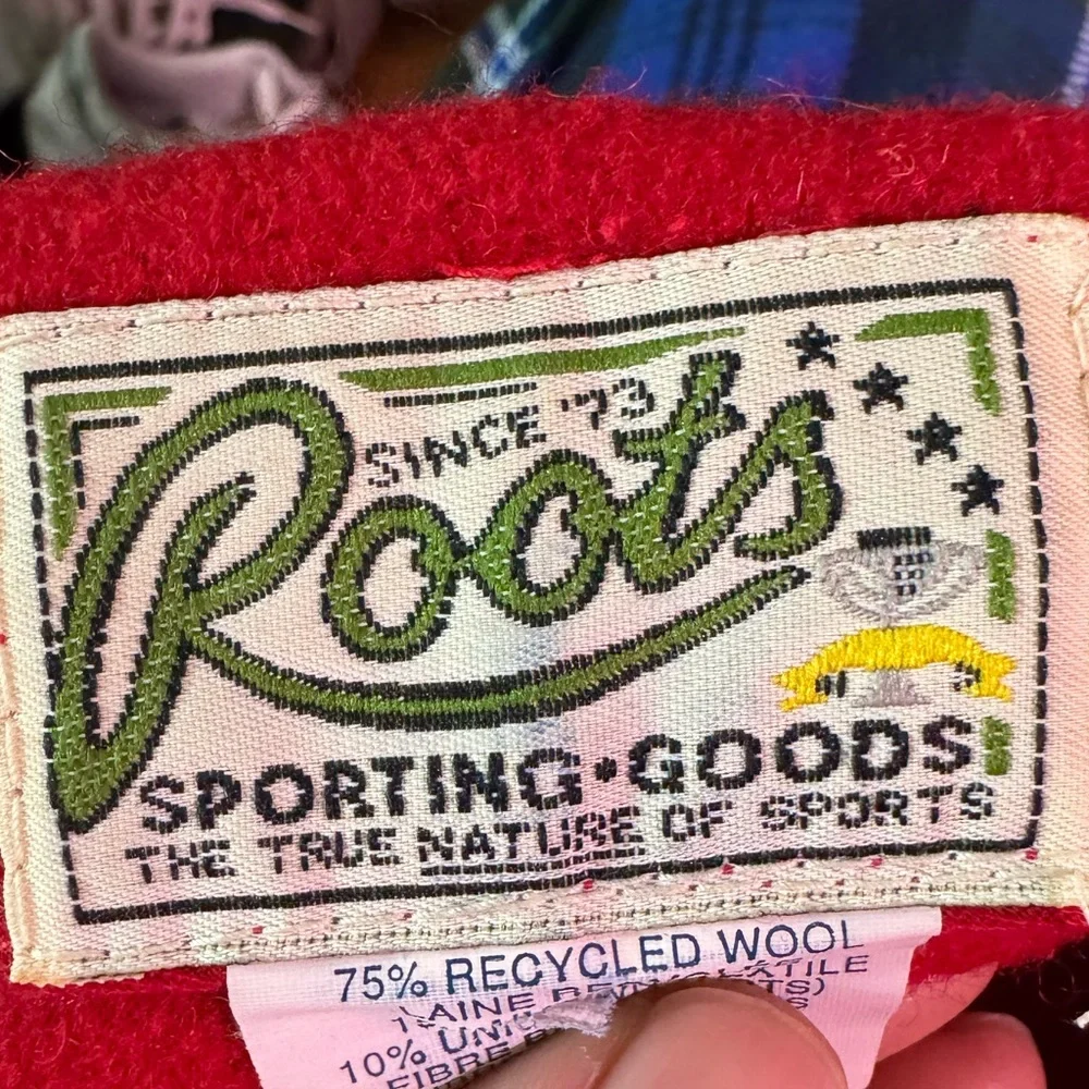 ROOTS Red Wool Hat - Picture 2 of 2